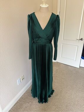 Mac Duggal Deep Forest Green Pleated V‑Neck Maxi Dress